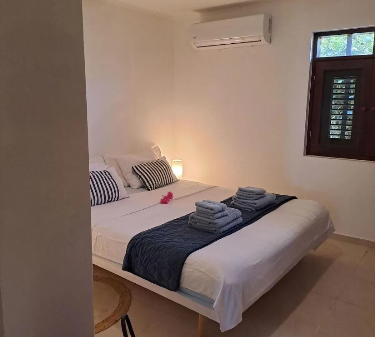 Luxury Oceanfront Elegancia Apartment Kralendijk